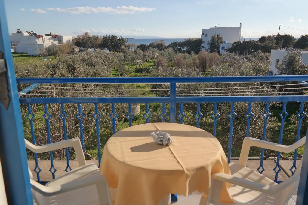 Mina'S Studios In Naxos Island Agios Prokopios  Rum bild